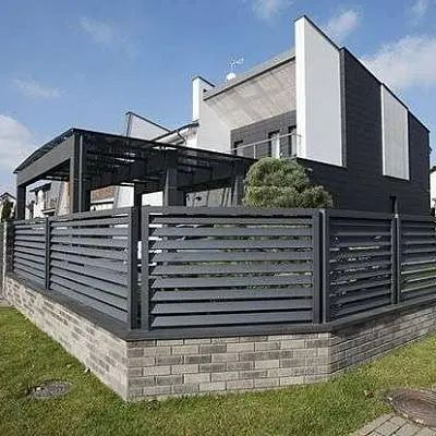 Забор с распашными воротами Забор с распашными воротами